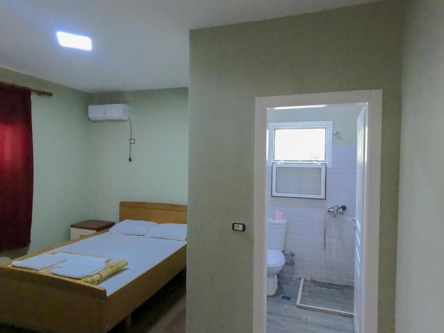 Klerichi Hotel Tirana Esterno foto