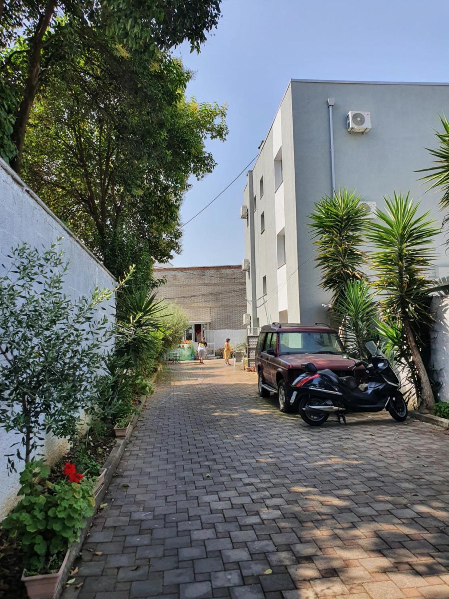 Klerichi Hotel Tirana Esterno foto